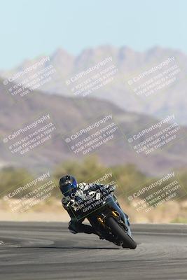 media/Oct-30-2025-Racers Edge (Thu) [[dabbdaf680]]/3-B Group/Session 2 (Turn 14)/